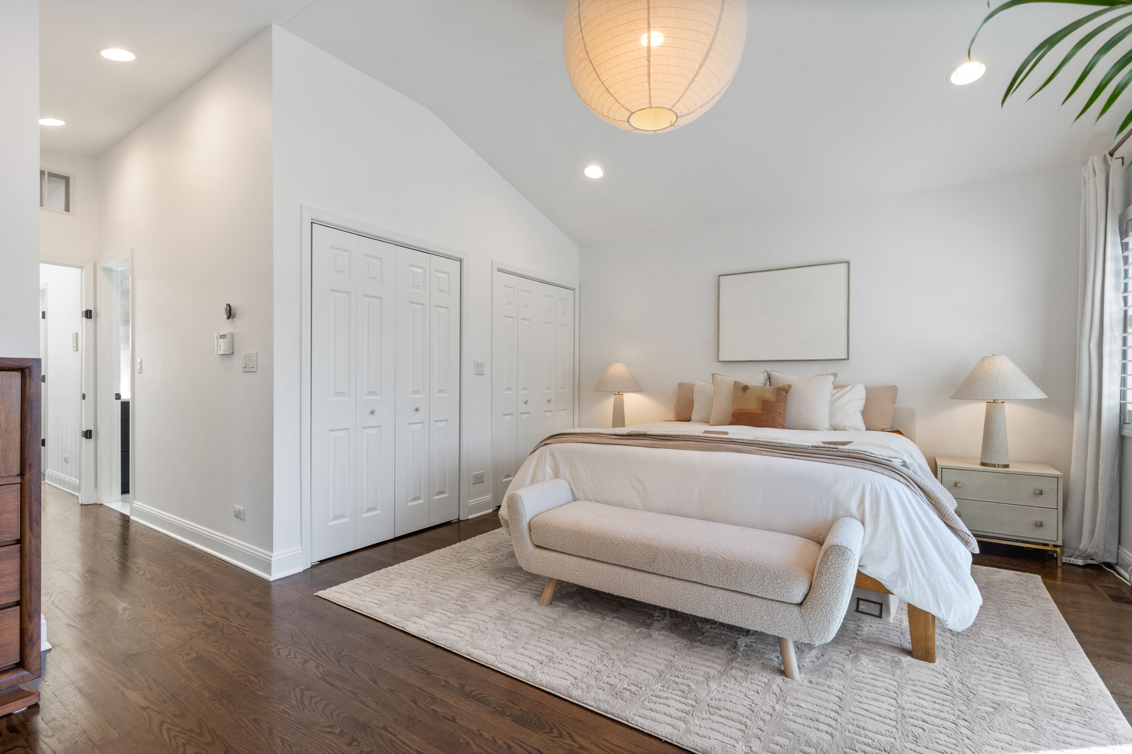 2131 W Dickens Avenue