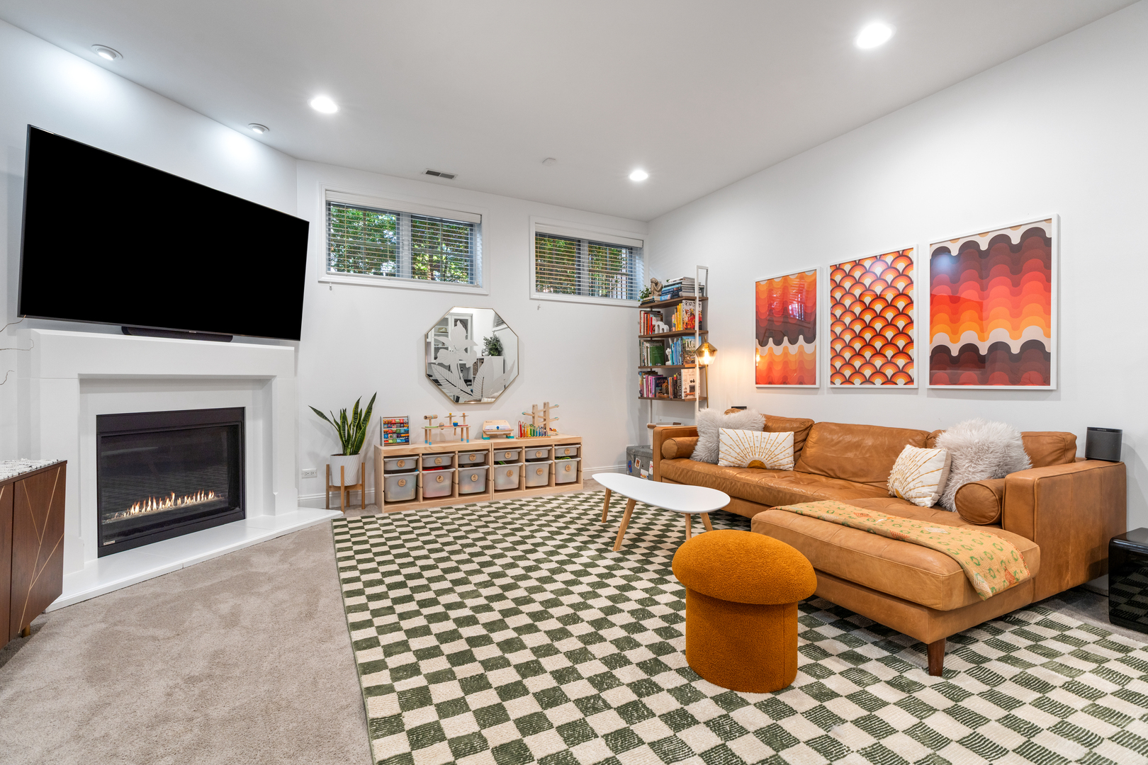 2131 W Dickens Avenue