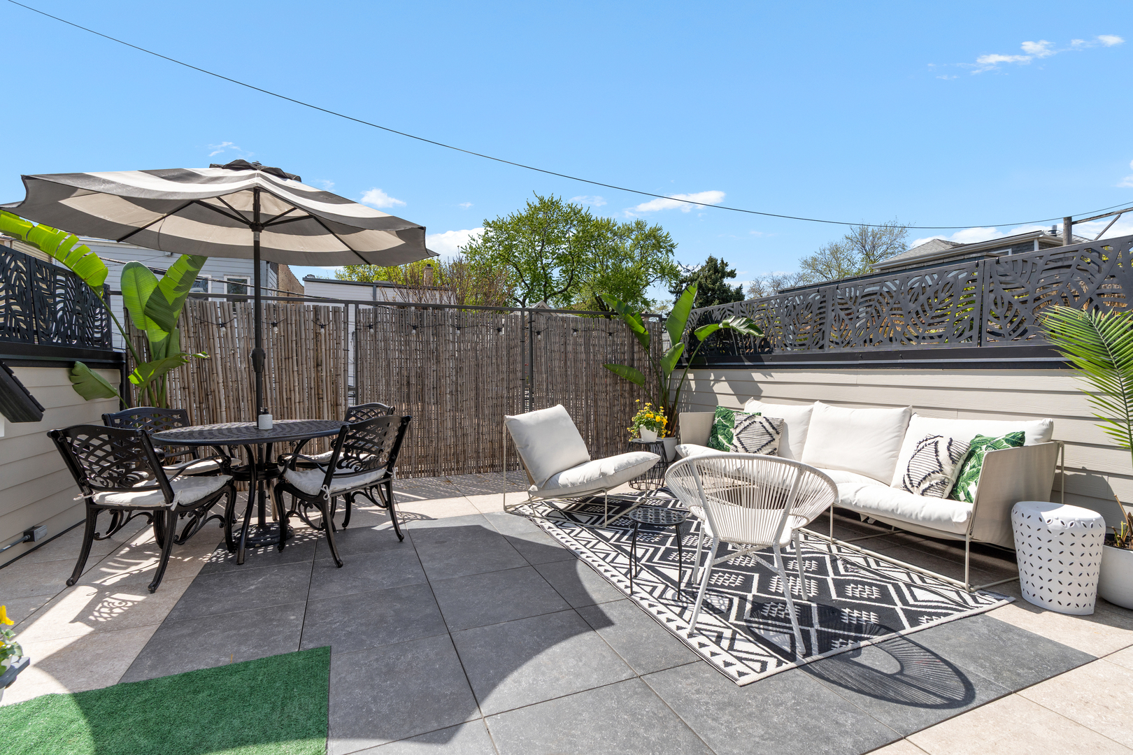 2131 W Dickens Avenue