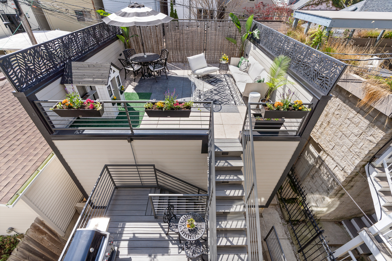 2131 W Dickens Avenue