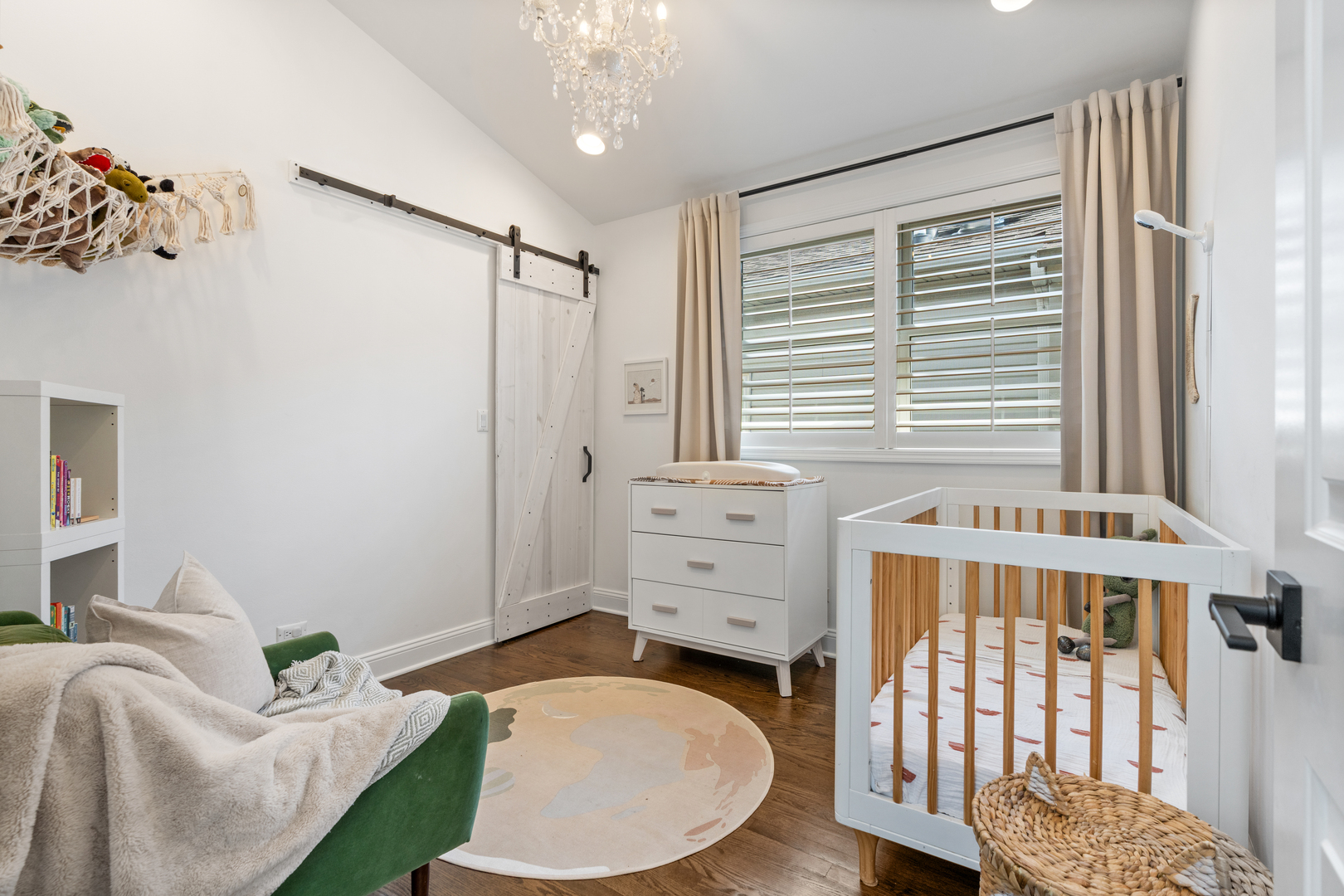 2131 W Dickens Avenue