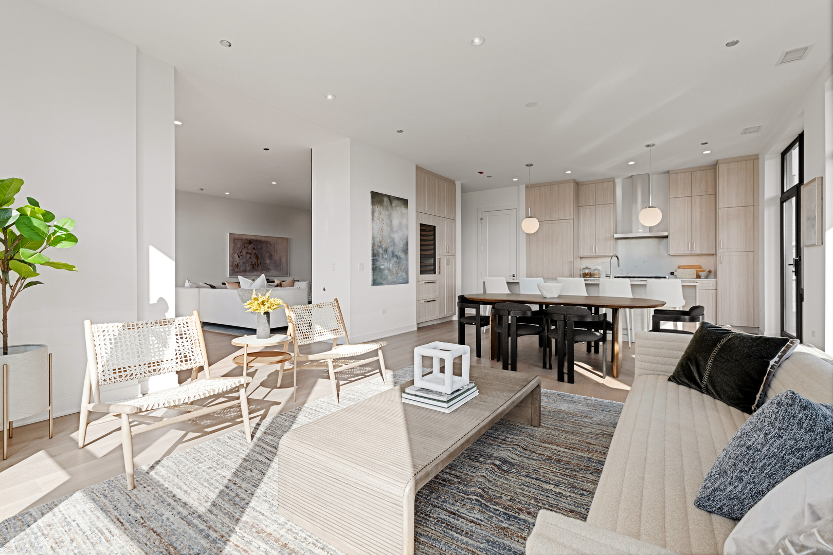 1340 W Chestnut Street Unit: 401