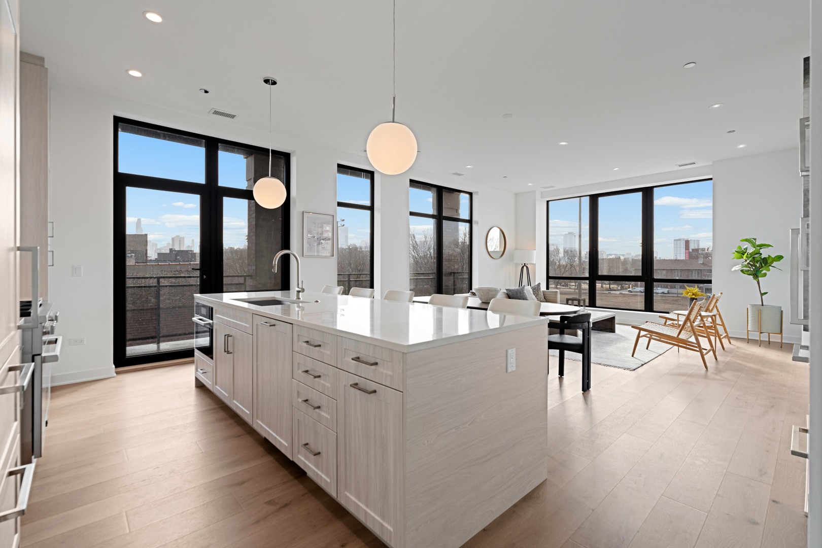 1340 W Chestnut Street Unit: 401