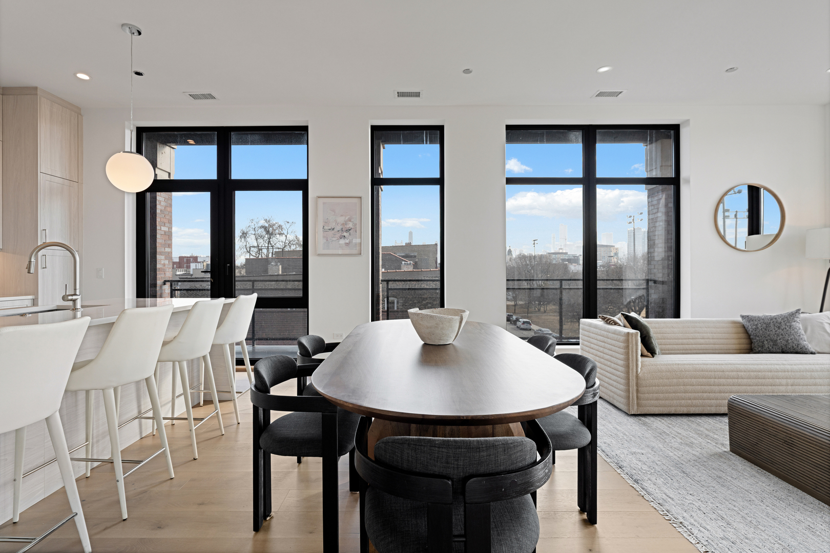 1340 W Chestnut Street Unit: 401