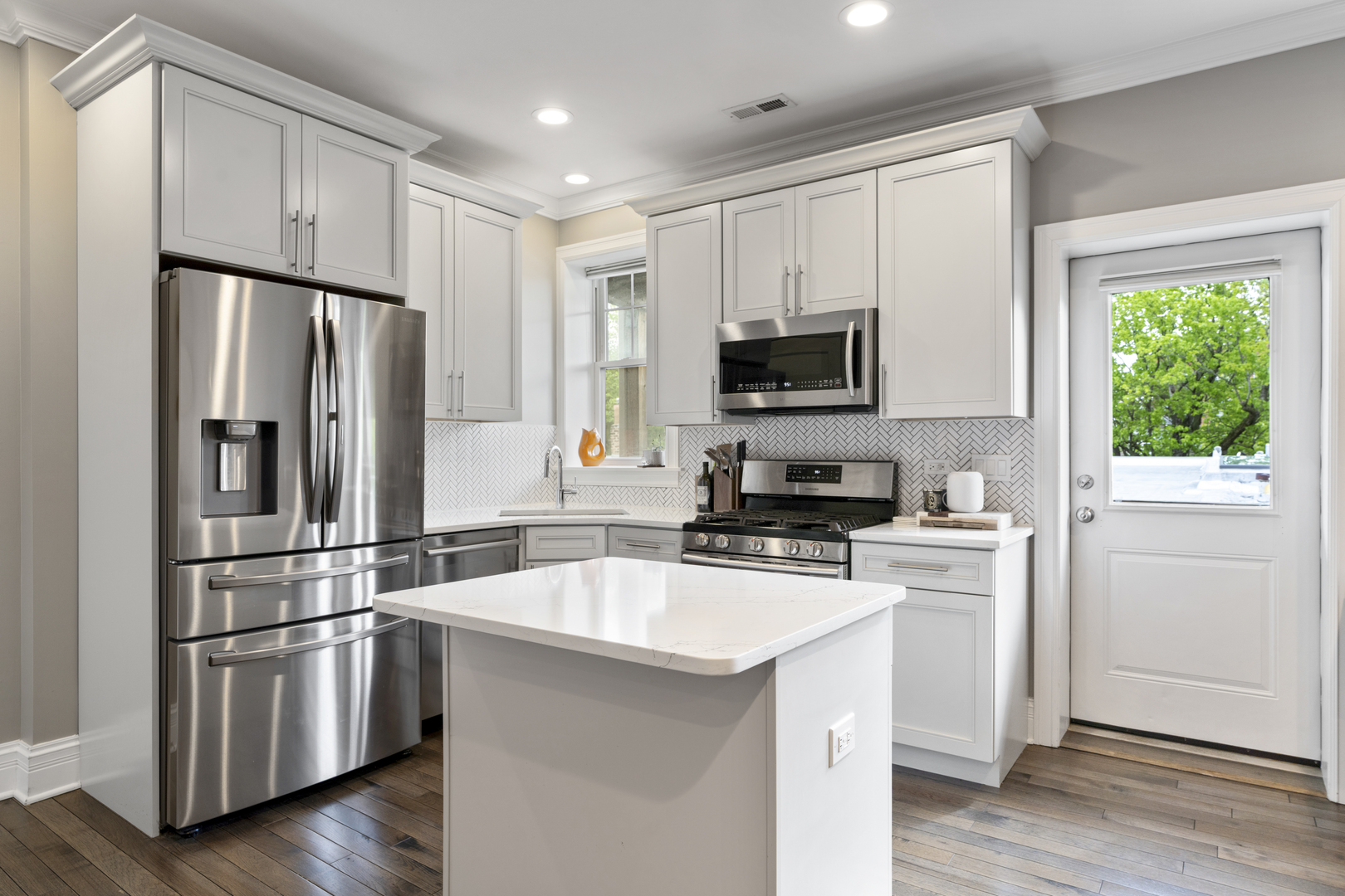 2705 N Mildred Avenue Unit: 3C