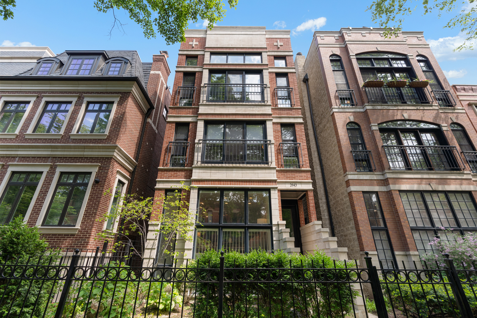 2043 N Bissell Street Unit: 1