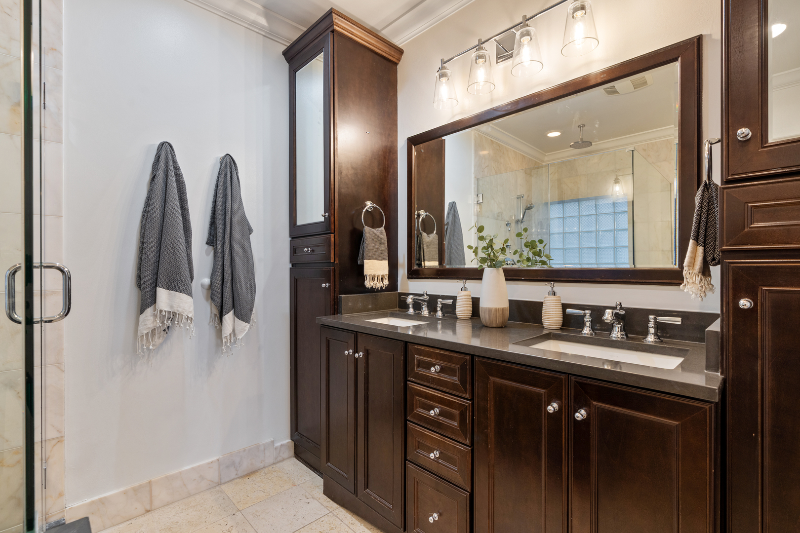 2043 N Bissell Street Unit: 1