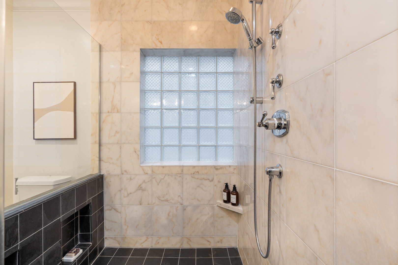 2043 N Bissell Street Unit: 1