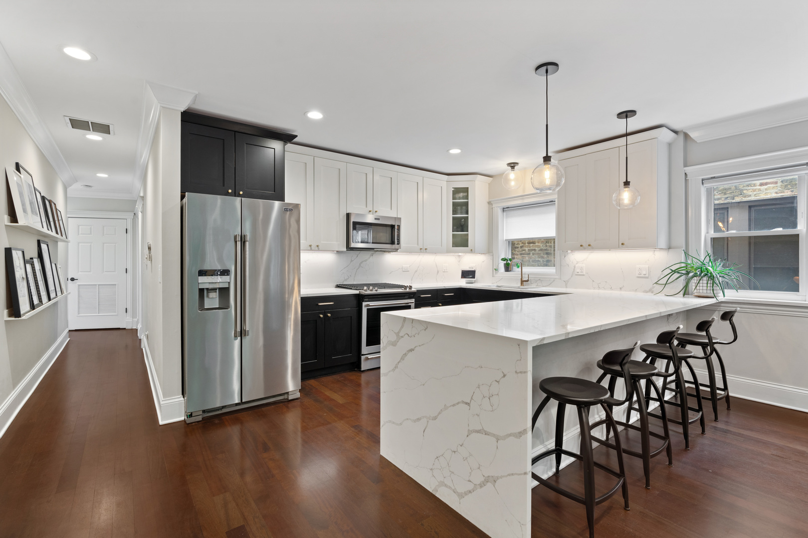 3422 N Bosworth Avenue Unit: 2