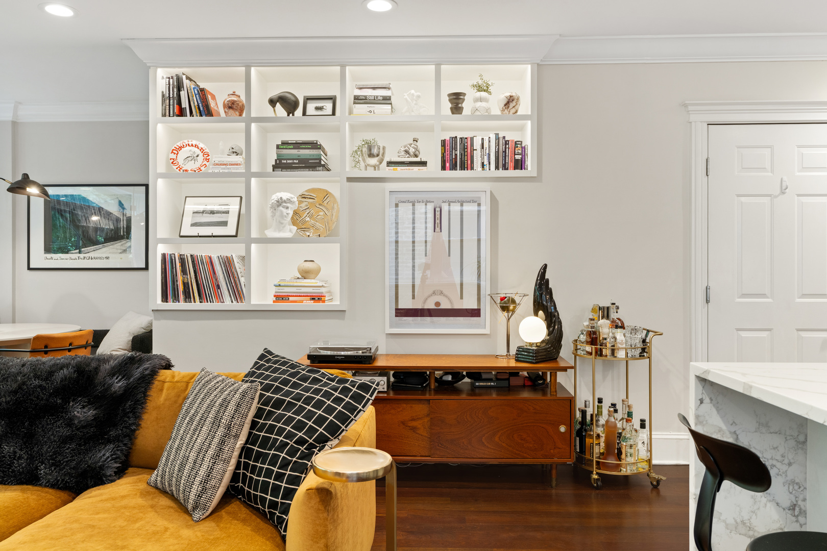 3422 N Bosworth Avenue Unit: 2