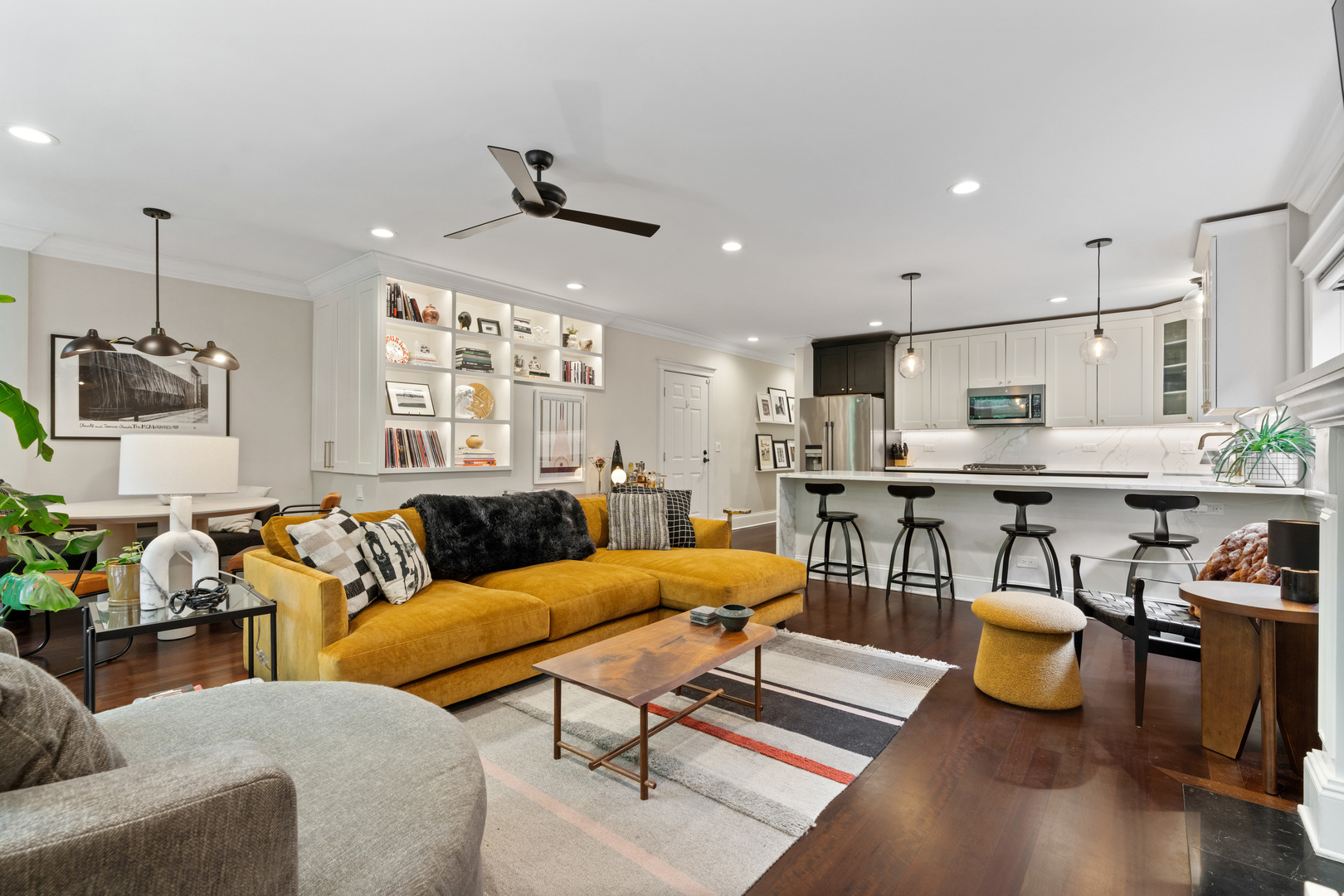 3422 N Bosworth Avenue Unit: 2