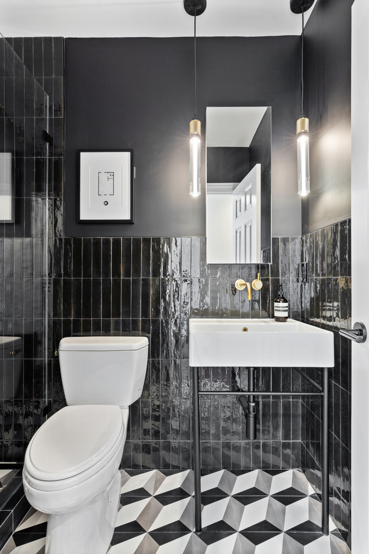 3422 N Bosworth Avenue Unit: 2