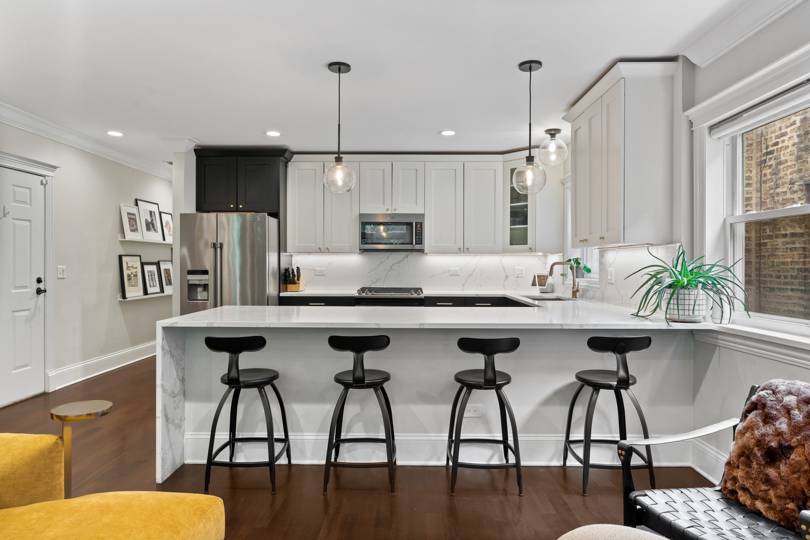 3422 N Bosworth Avenue Unit: 2