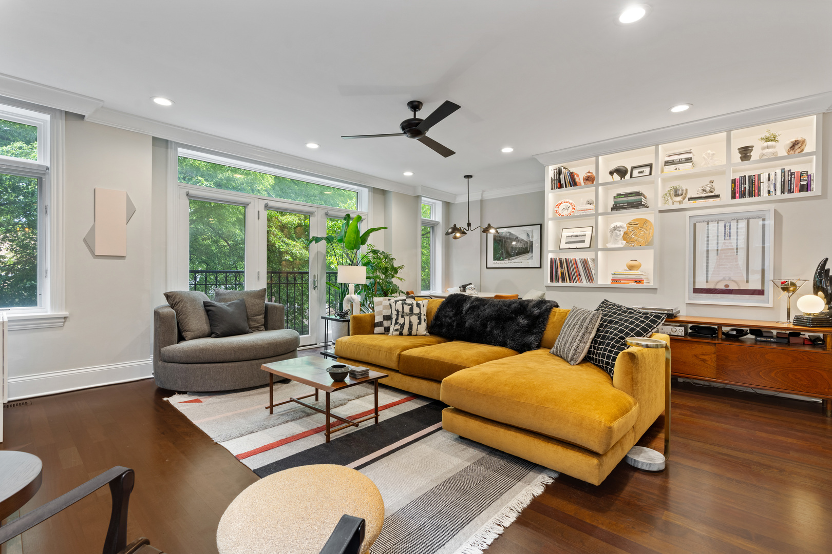 3422 N Bosworth Avenue Unit: 2