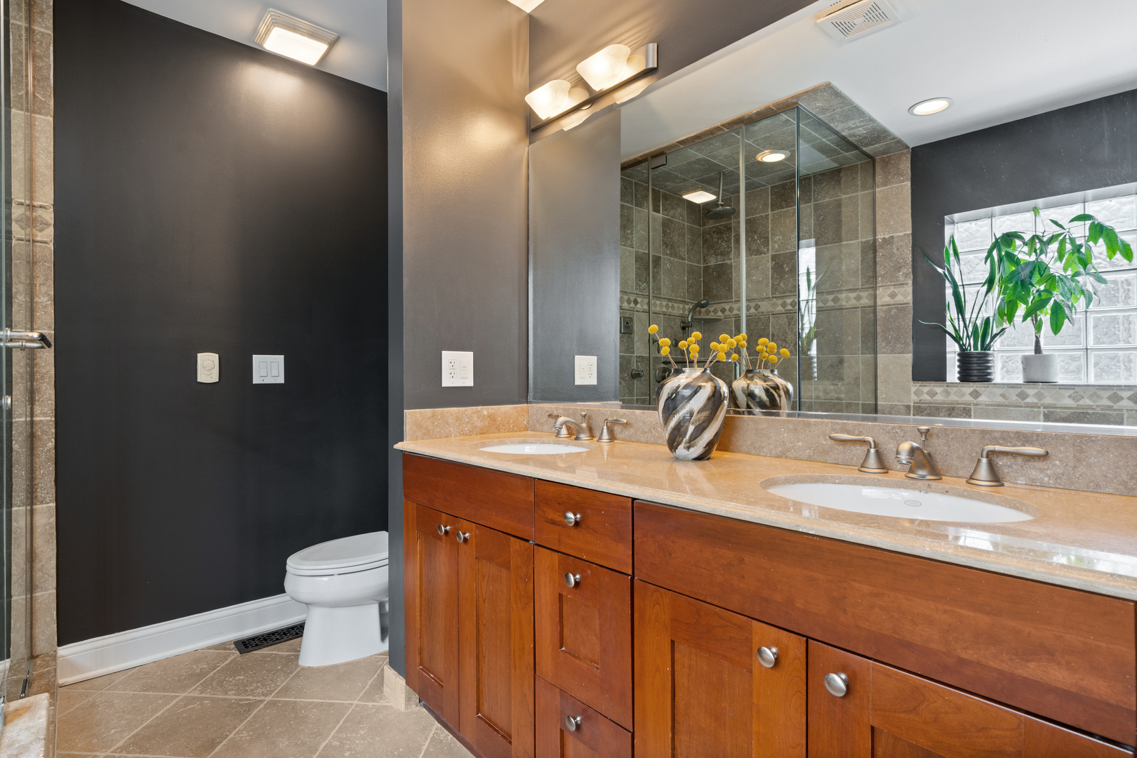 3422 N Bosworth Avenue Unit: 2