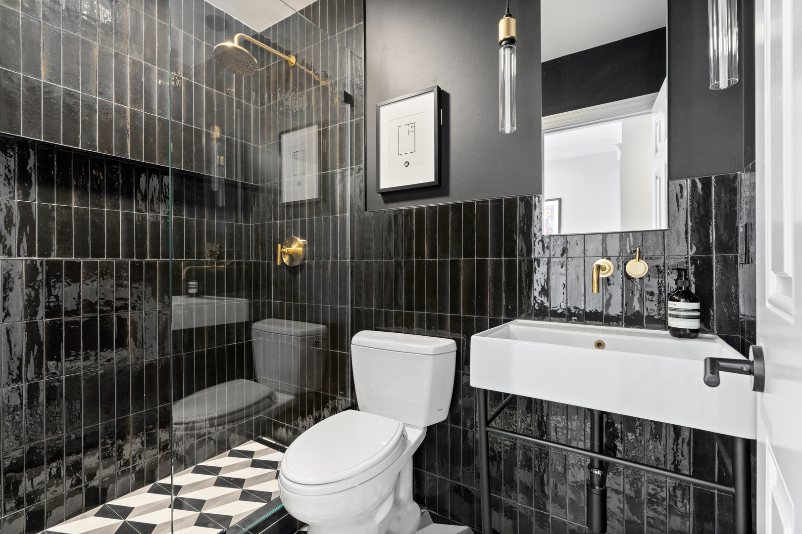 3422 N Bosworth Avenue Unit: 2