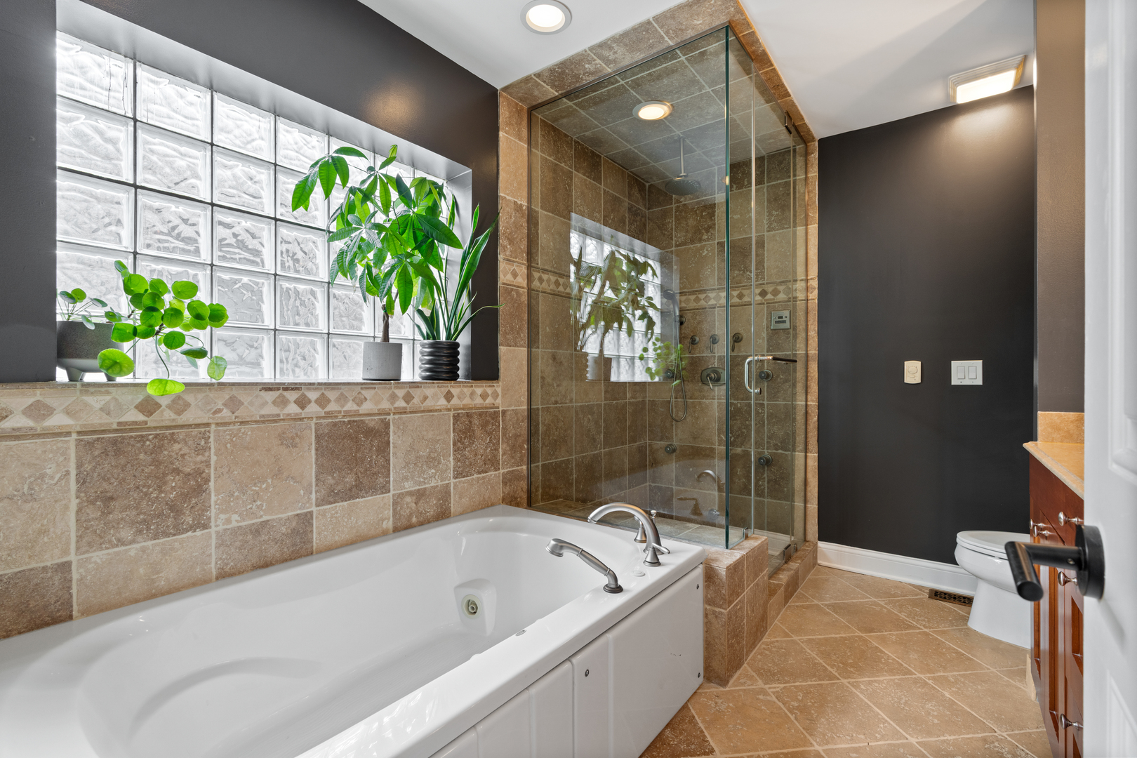 3422 N Bosworth Avenue Unit: 2
