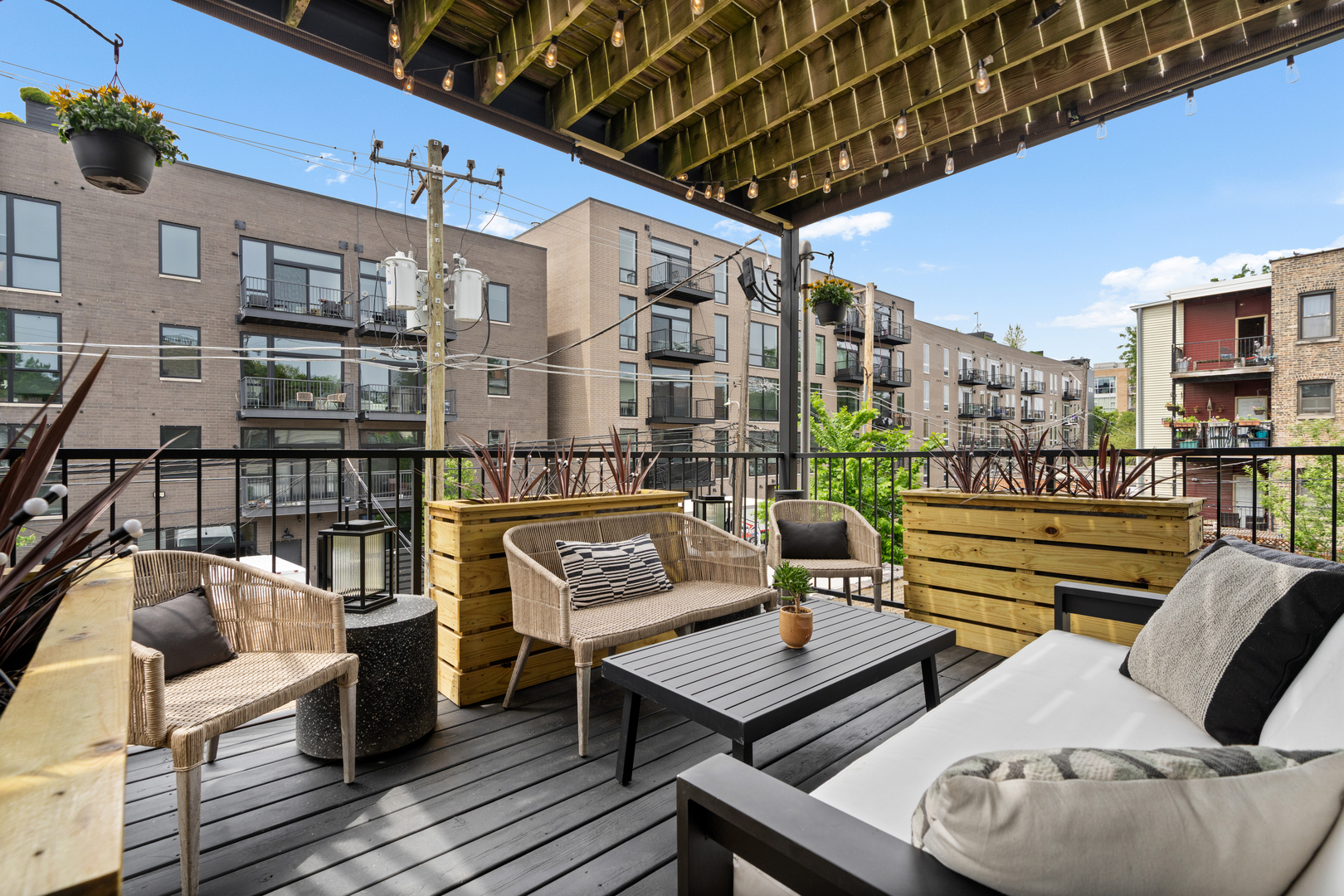 3422 N Bosworth Avenue Unit: 2