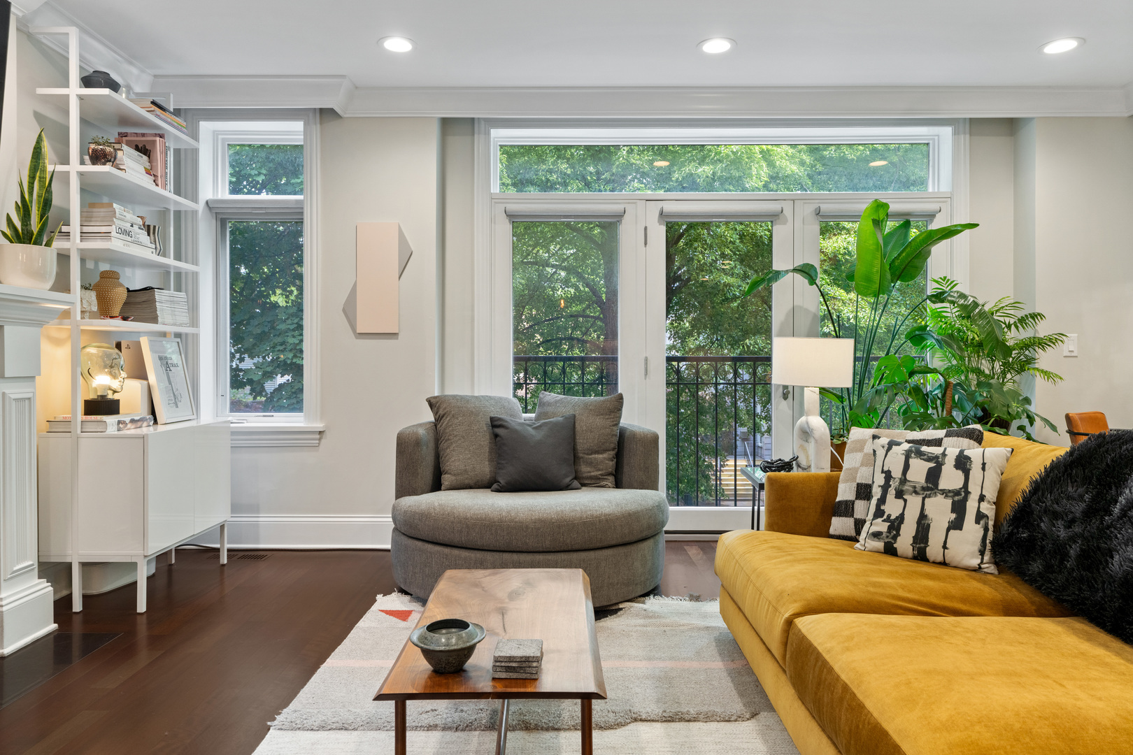 3422 N Bosworth Avenue Unit: 2