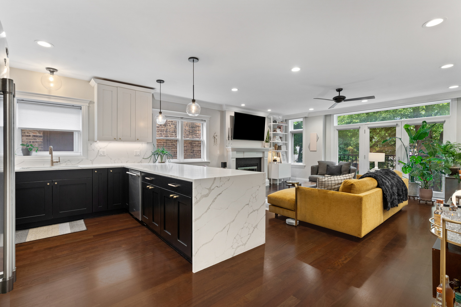 3422 N Bosworth Avenue Unit: 2