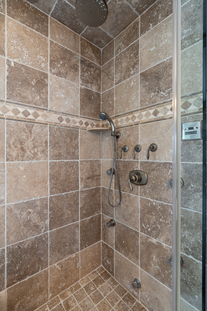 3422 N Bosworth Avenue Unit: 2