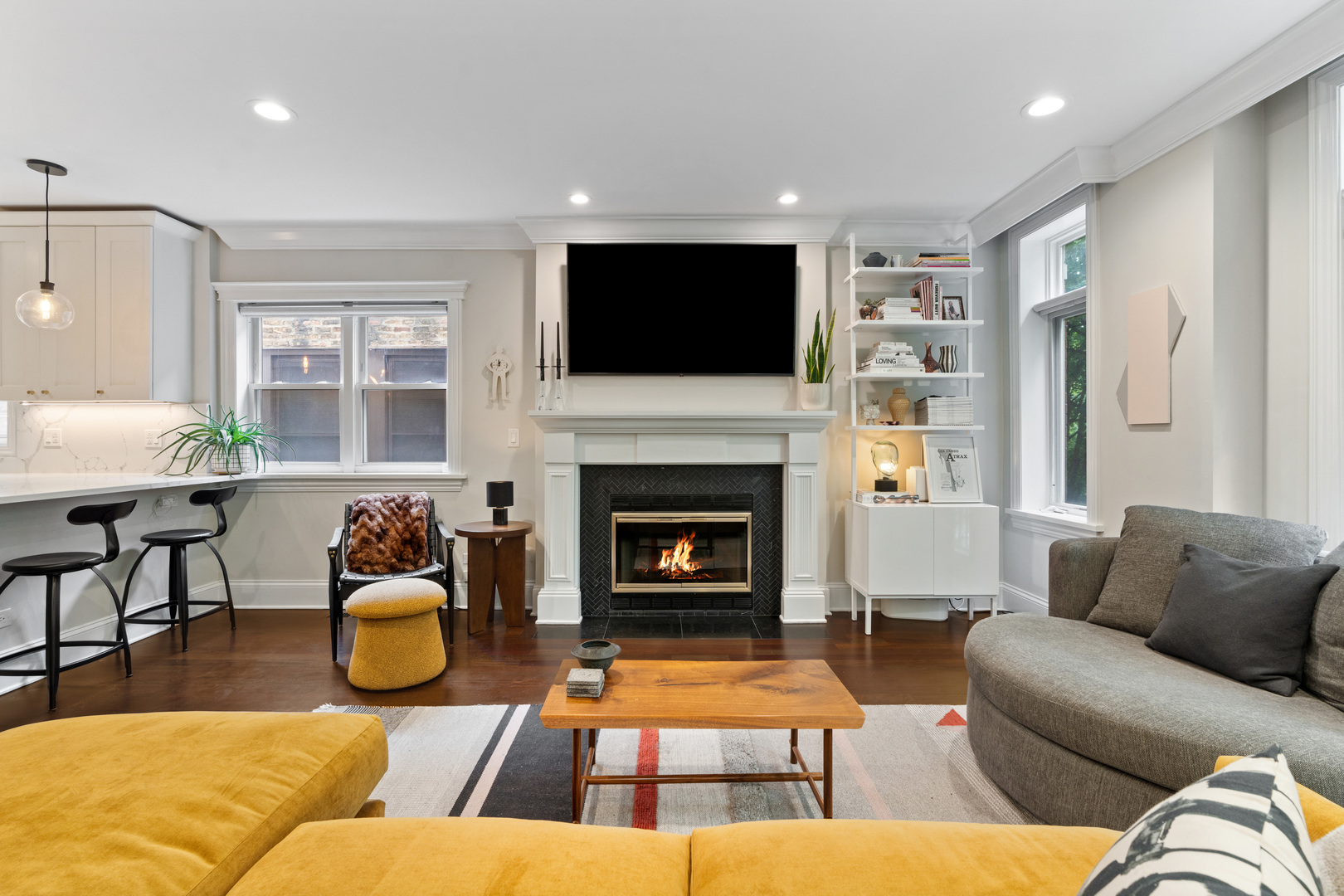 3422 N Bosworth Avenue Unit: 2