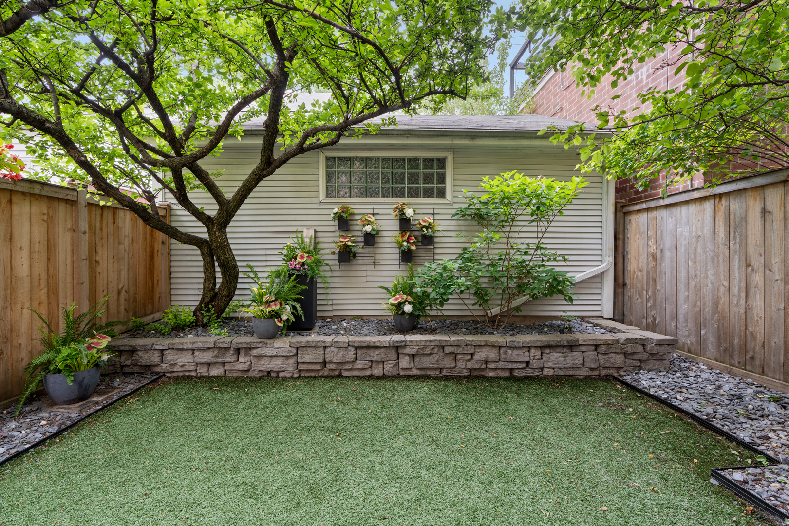2626 N Wayne Avenue Unit: Rear