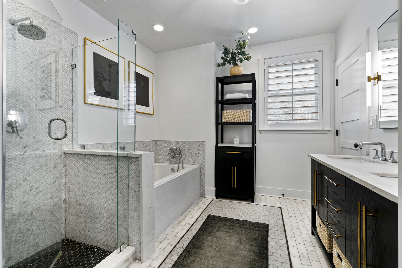 2626 N Wayne Avenue Unit: Rear