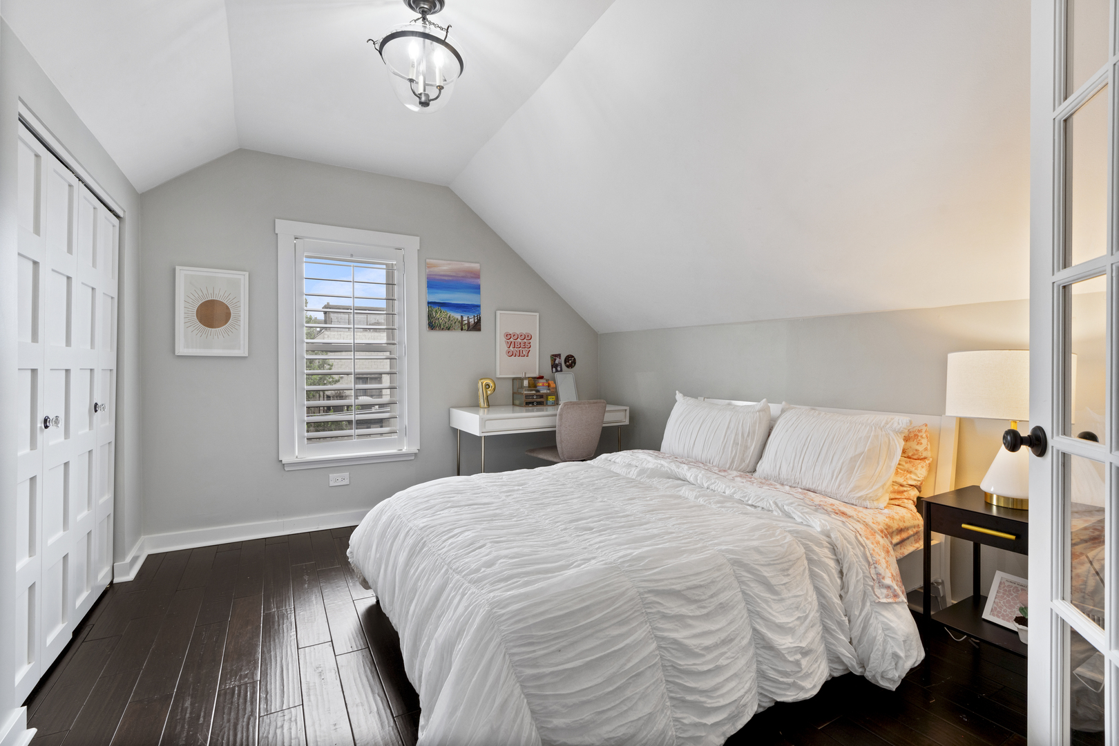 2626 N Wayne Avenue Unit: Rear