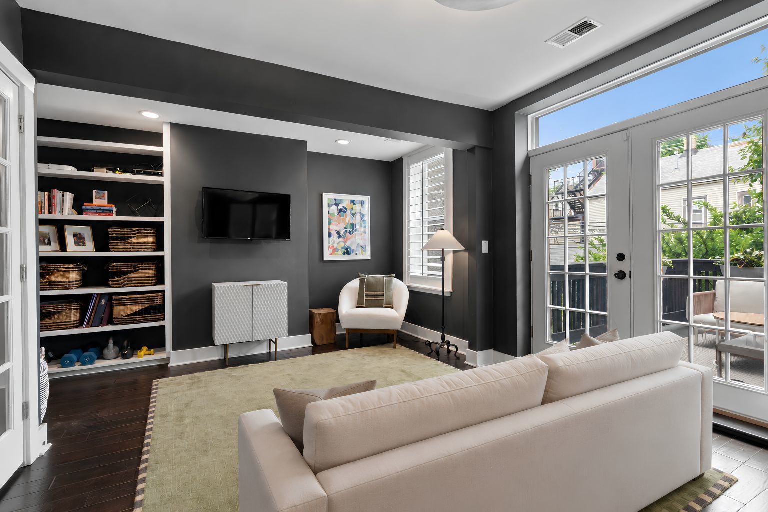 2626 N Wayne Avenue Unit: Rear