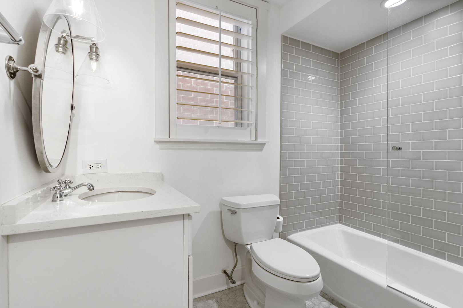 2626 N Wayne Avenue Unit: Rear