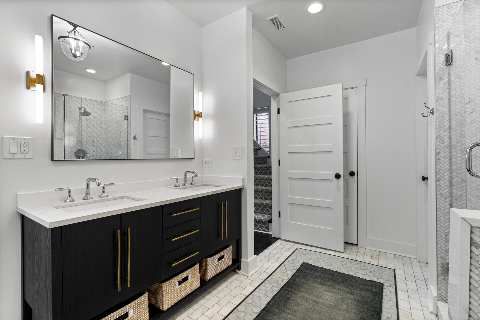 2626 N Wayne Avenue Unit: Rear