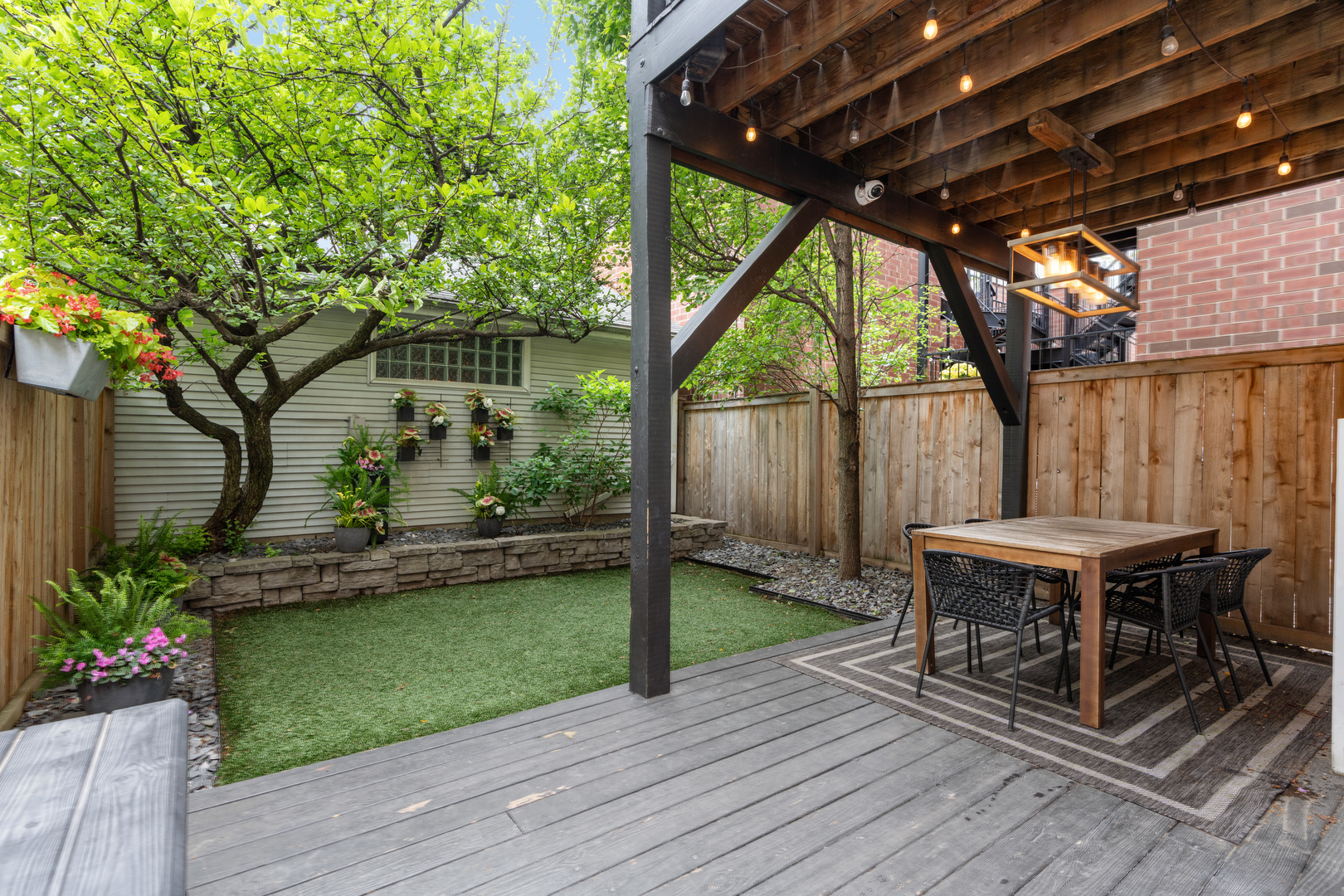 2626 N Wayne Avenue Unit: Rear