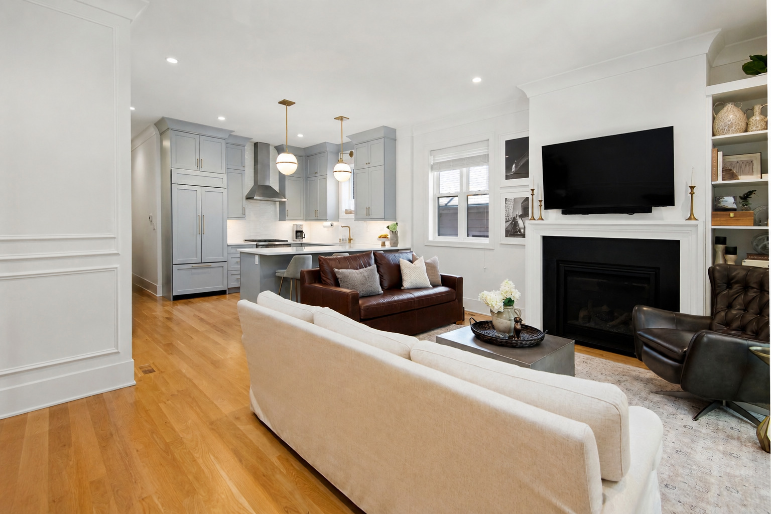 1900 N Sheffield Avenue Unit: 2N