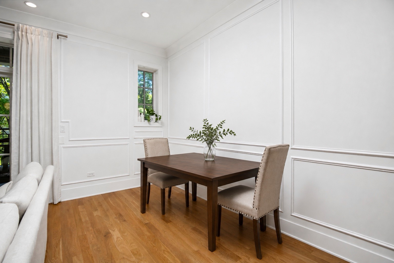 1900 N Sheffield Avenue Unit: 2N