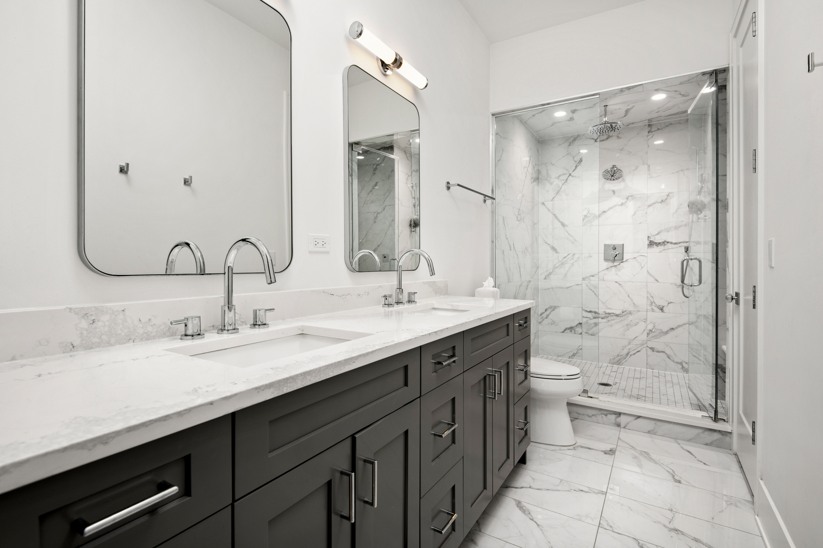 1900 N Sheffield Avenue Unit: 2N