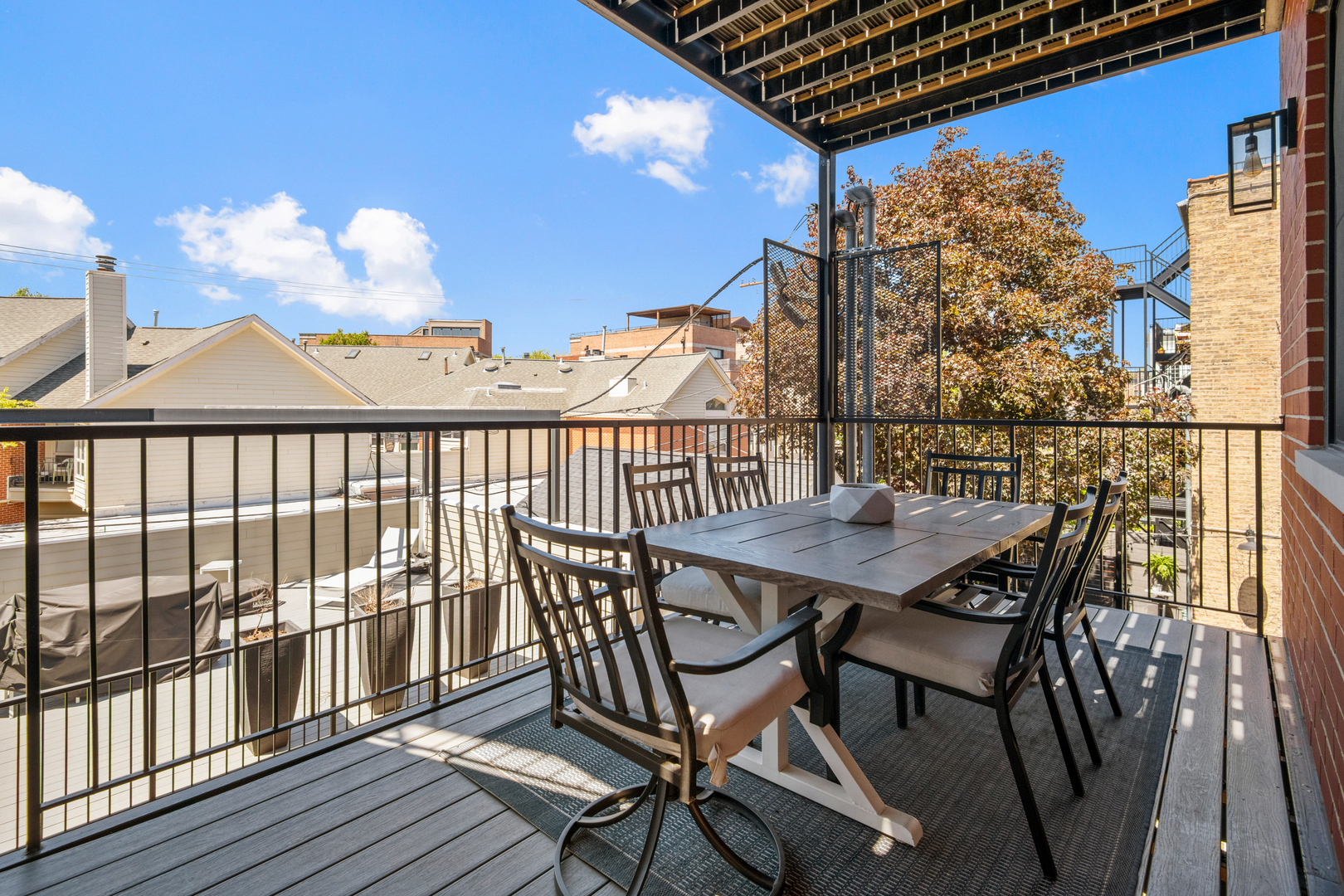 1900 N Sheffield Avenue Unit: 2N