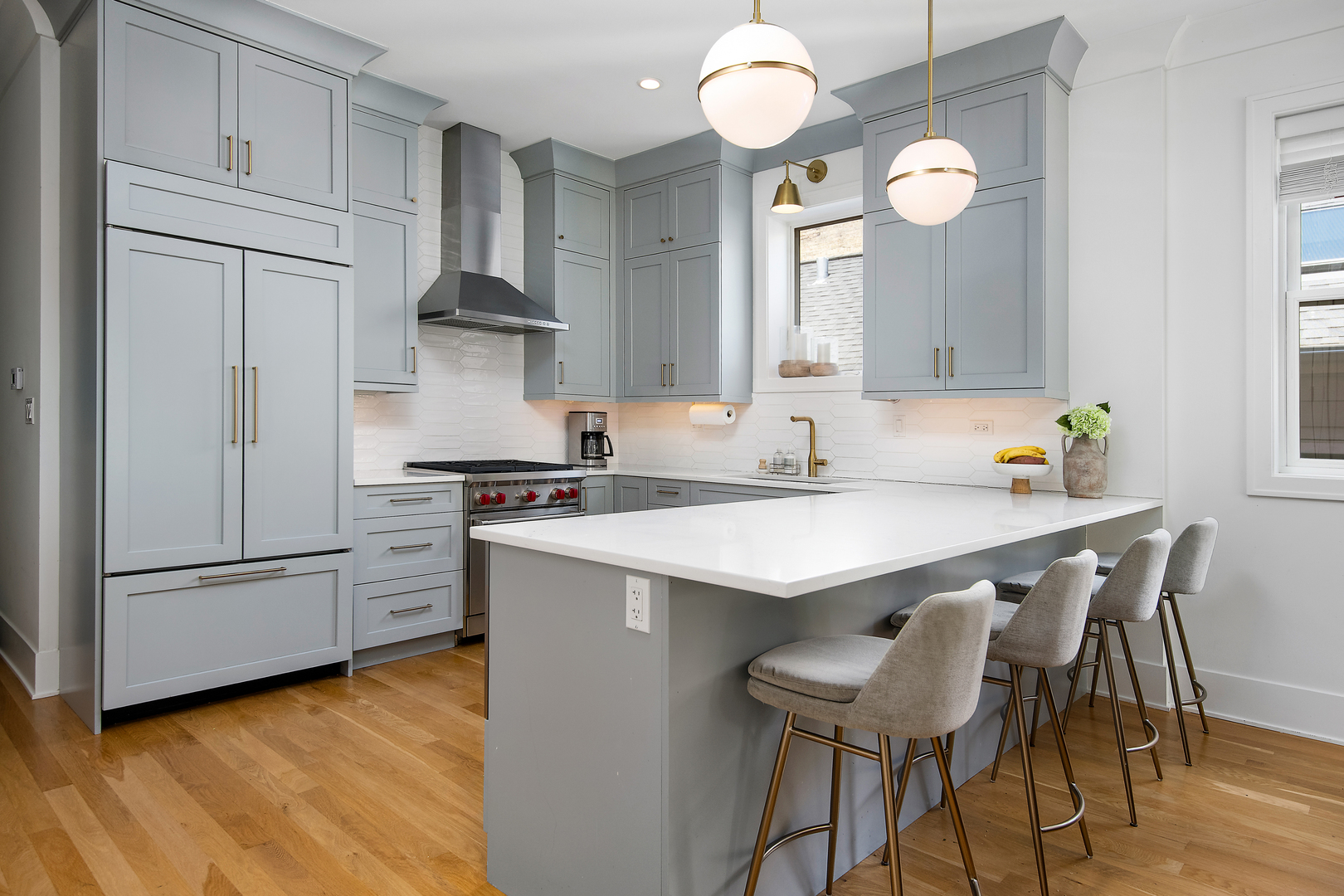 1900 N Sheffield Avenue Unit: 2N