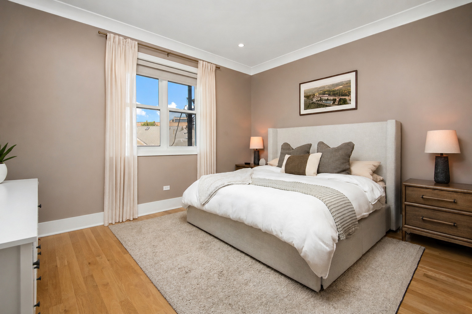 1900 N Sheffield Avenue Unit: 2N