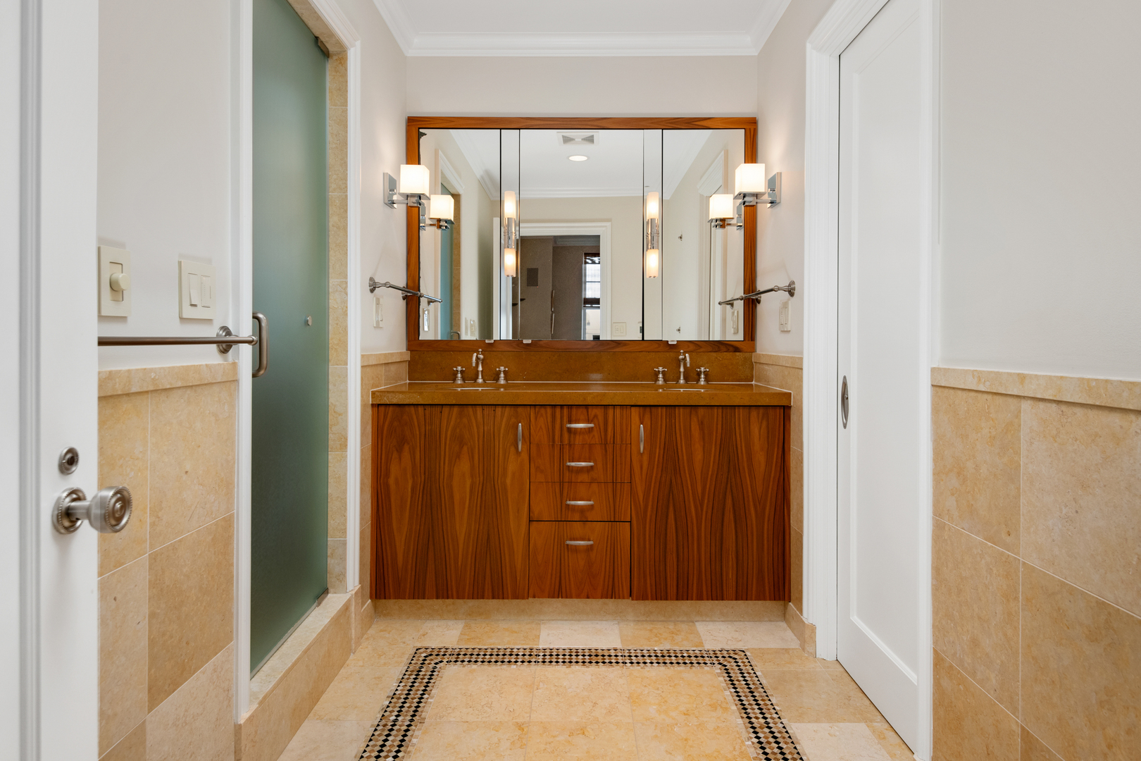 421 W Melrose Street Unit: 18BC