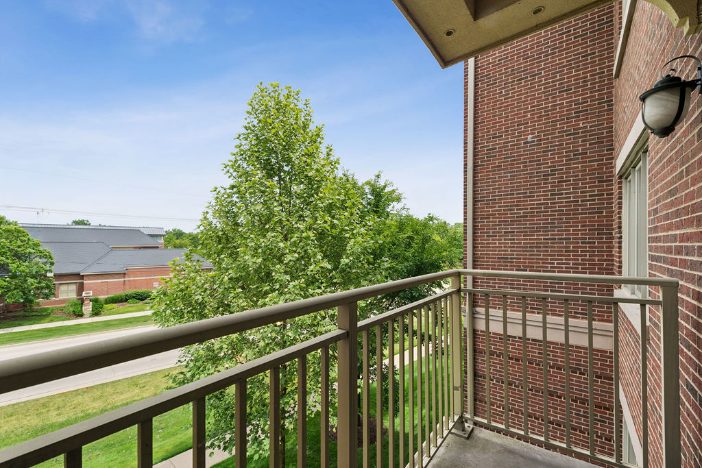 405 Village Green Court Unit: 304