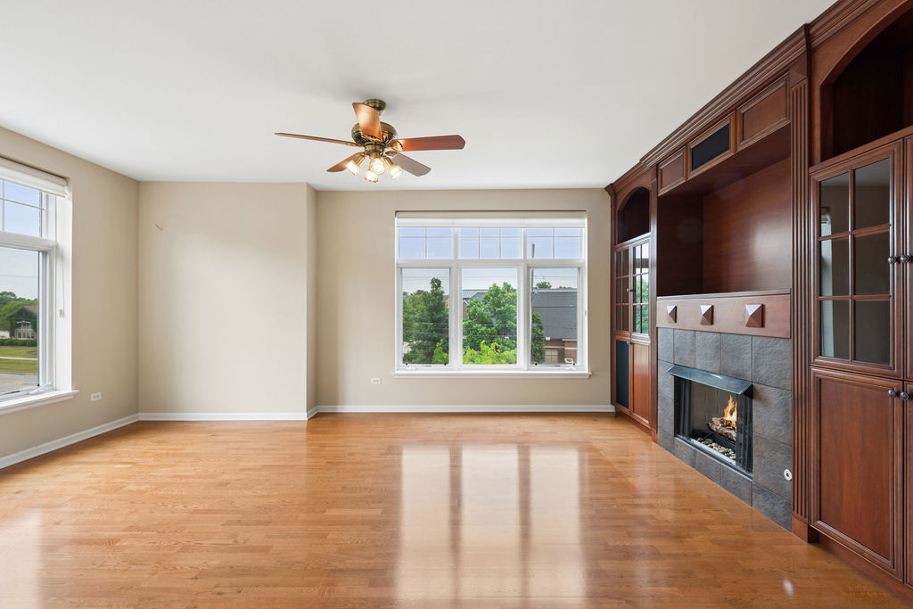 405 Village Green Court Unit: 304