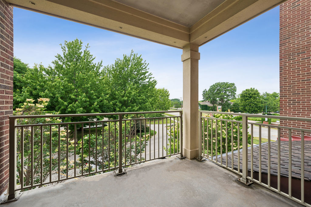 405 Village Green Court Unit: 304