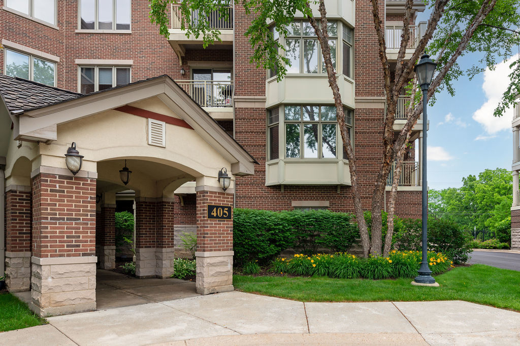 405 Village Green Court Unit: 304