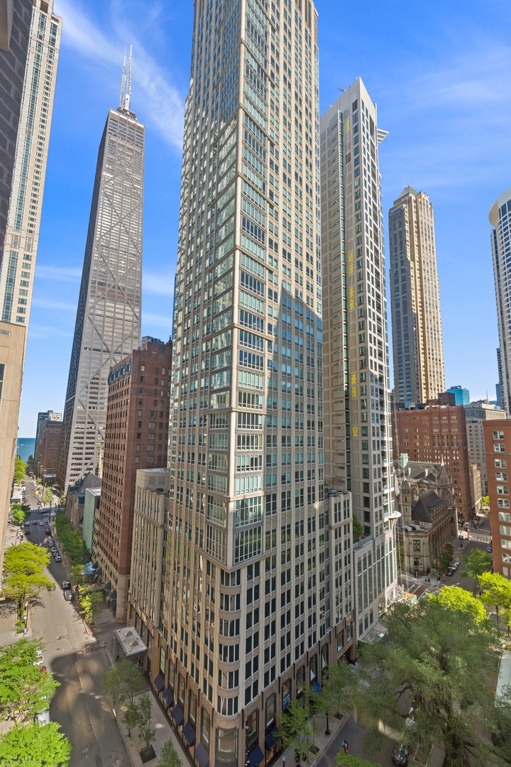 40 E Delaware Place Unit: 1502