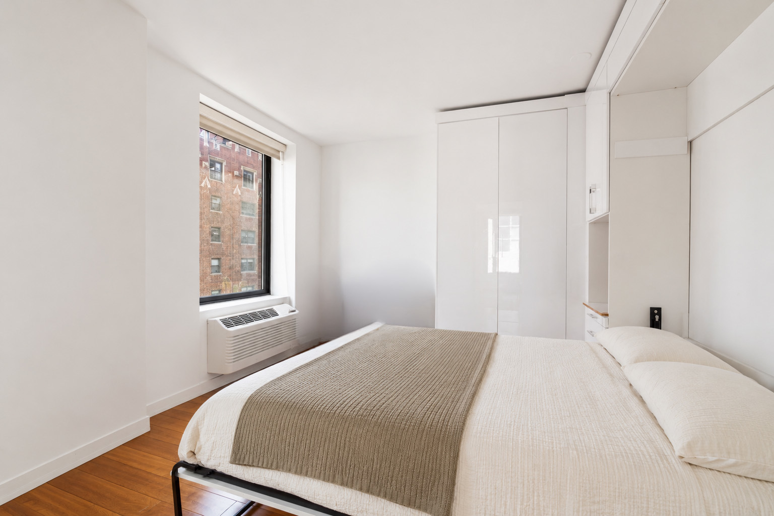 40 E Delaware Place Unit: 1502