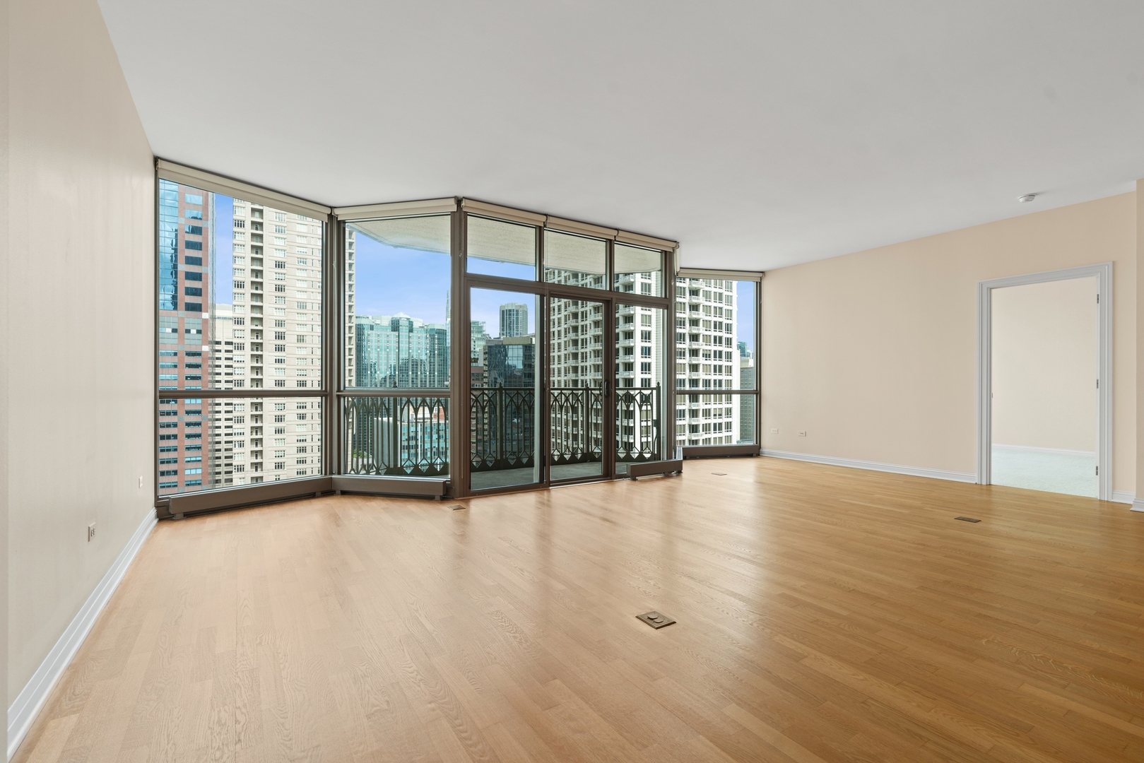 21 E Huron Street Unit: 2104