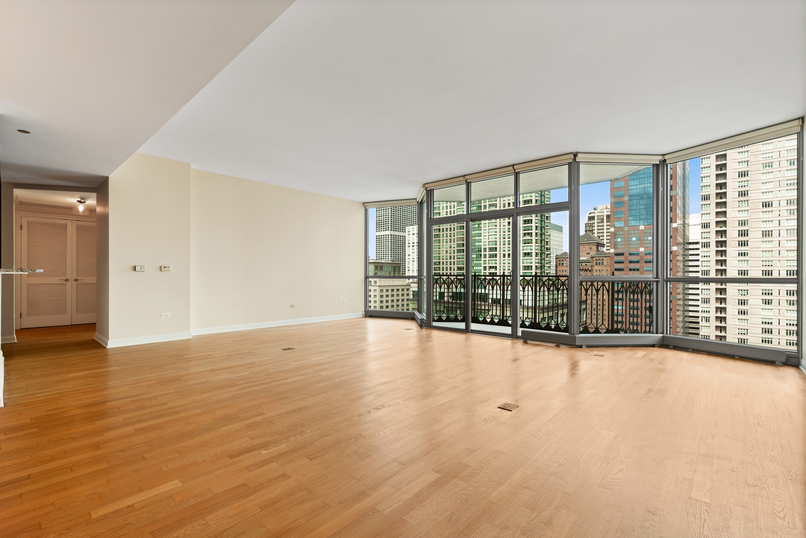 21 E Huron Street Unit: 2104