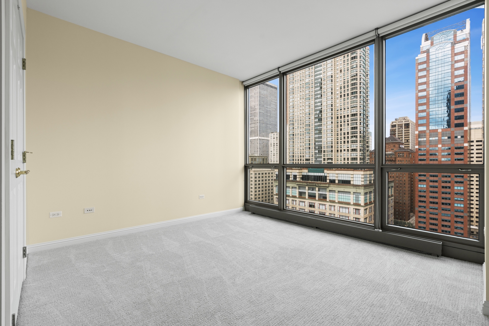 21 E Huron Street Unit: 2104