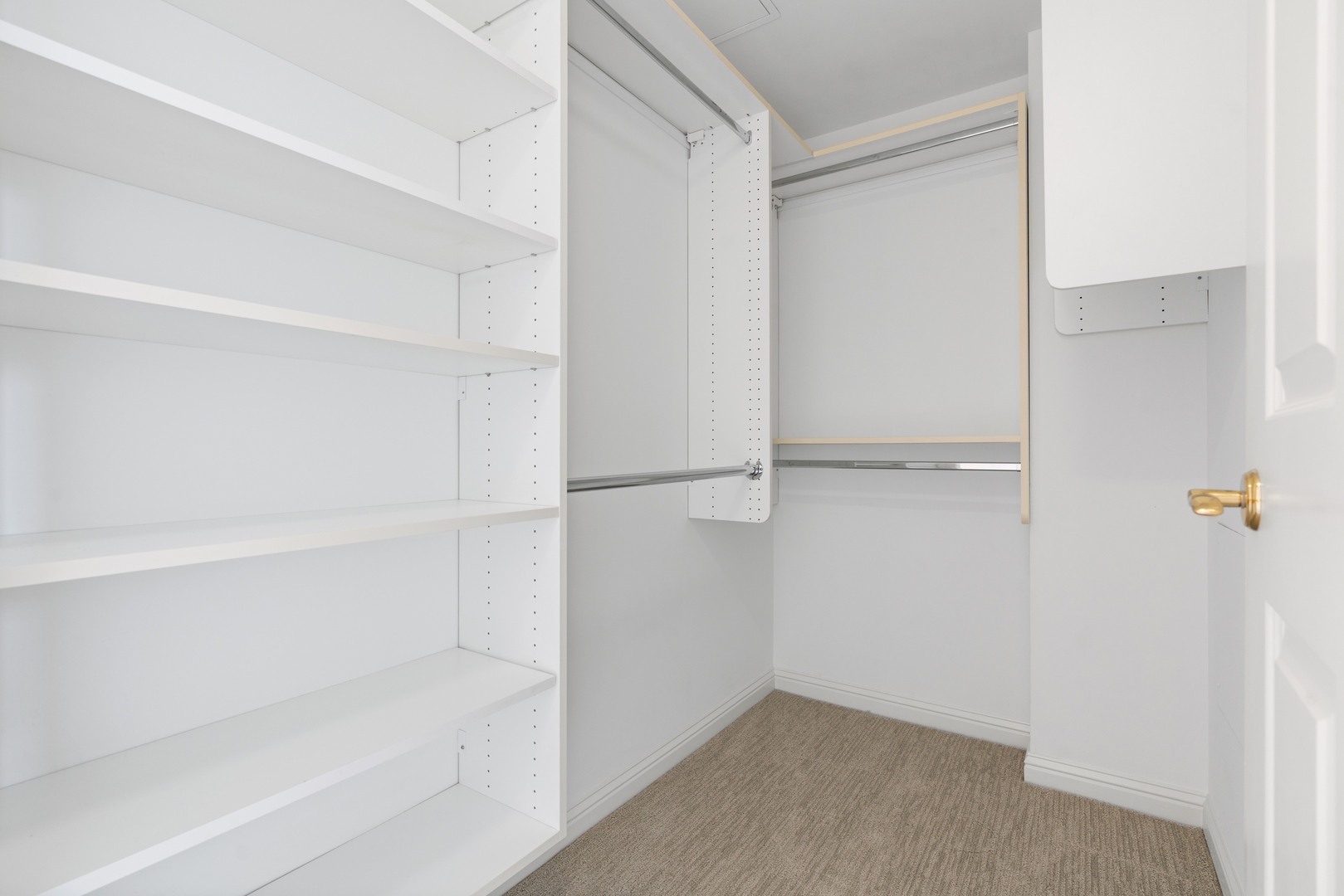 21 E Huron Street Unit: 2104